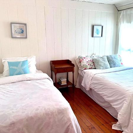 Cozy Beach - Direct Waterfront! East Haven Exteriör bild